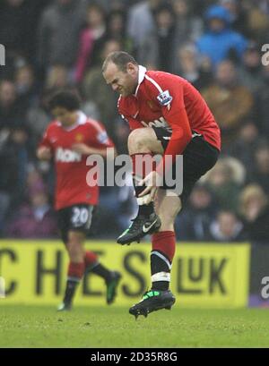 Wayne Rooney, de Manchester United, lui fait souffrir la cheville Être défié par Chris Brunt de West Bromwich Albion (pas sur l'image) Banque D'Images