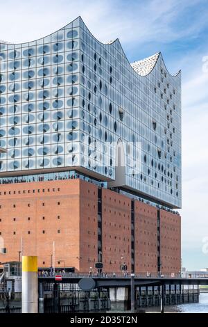 L'Elbphilharmonie est une salle de concert située dans le quartier HafenCity de Hambourg, en Allemagne, sur une péninsule de l'Elbe. Surnommé Elphi. Banque D'Images