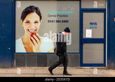 Glasgow, Écosse, Royaume-Uni. 7 octobre 2020. Le magazine Time Out a nommé Dennistoun dans l'East End de Glasgow comme l'un des quartiers les plus cool du monde. Photo : boutique de dentiste sur Duke Street Iain Masterton/Alay Live News Banque D'Images