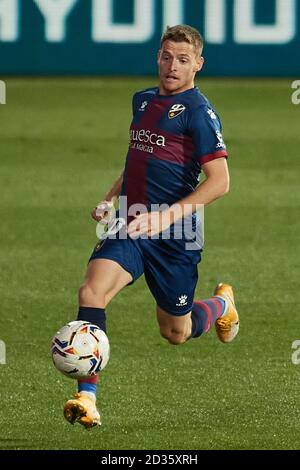 Sergio Gomez de SD Huesca pendant le match de la Liga entre SD Huesca et Atletico de Madrid a joué au stade El Alcoraz le 30 septembre 2020 à Huesca, Espagne. (Photo de Daniel Marzo/Pressinphoto) Banque D'Images