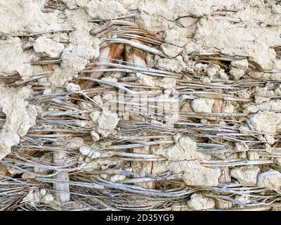 Détail du mur d'une ferme traditionnelle en Turquie, en bois, loam et paille Banque D'Images