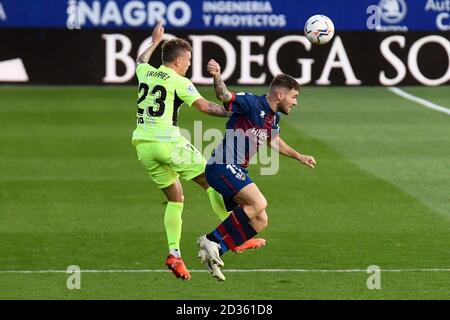 Kieran Trippier de l'Atletico de Madrid et Javi Galan de SD Huesca pendant le match de la Liga entre SD Huesca et Atletico de Madrid a joué au stade El Alcoraz le 30 septembre 2020 à Huesca, Espagne. (Photo de Sergio Ruiz/Pressinphoto) Banque D'Images