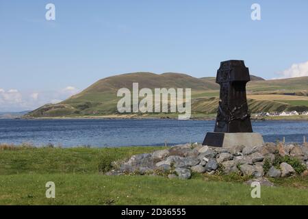 Lendalfoot, Ayrshire, Écosse ​This remarquable mémorial du navire de guerre russe Varyag se trouve sur la côte d'Ayrshire, dans le village de Lendalfoot, Banque D'Images