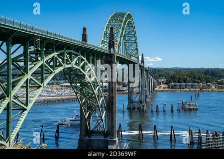 Yaquina Bay Bridge à Newport, Oregon, le long de l'US Highway 101 Banque D'Images