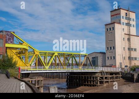 Angleterre, Humberside, Hull, 29/09/2020 - Shotwell Tower près du pont de la piscine sèche sur la rivière Hull. Banque D'Images