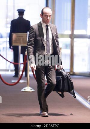 New York, États-Unis. 06e janvier 2017. Conseiller du président élu Donald Trump, Stephen Miller arrive à la Trump Tower le 6 janvier 2017 à New York. Récemment, en octobre 2020, le conseiller principal du président Trump a été testé positif pour COVID 19 (photo de John Lamparski/ Credit: SIPA USA/Alay Live News Banque D'Images