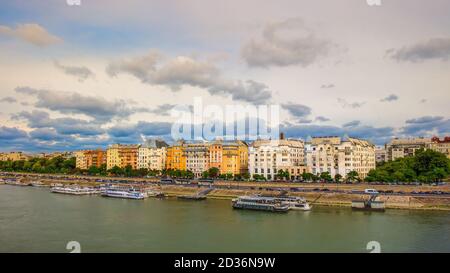 Budapest, Hongrie, août 2019, vue depuis le pont Margaret du quartier Pest, au bord du Danube. Banque D'Images