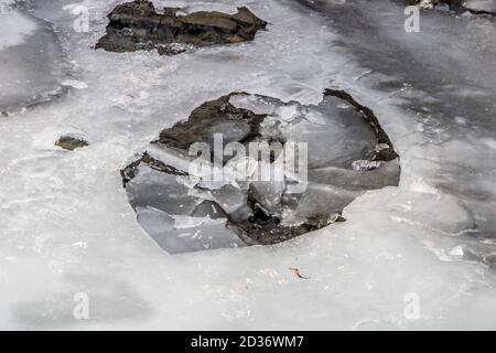 Glace brisée sur Sheridan Creek dans le marais de Rattray Banque D'Images