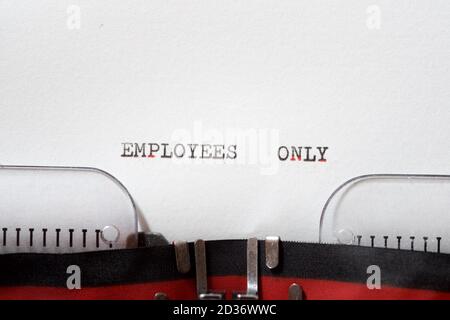 Les employeurs ne font qu'une phrase écrite avec une machine à écrire. Banque D'Images
