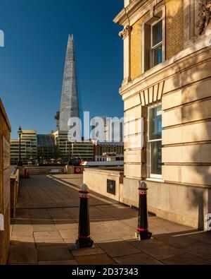 Vue sur le Shard depuis la Old Billingsgate Walk, Londres, Angleterre Banque D'Images