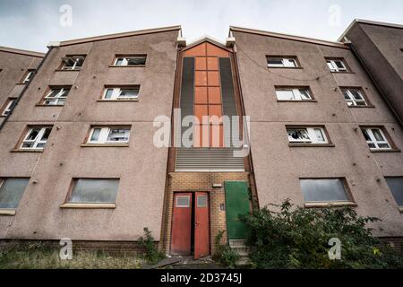 Extérieur des blocs condamnés d'appartements de logements sociaux avant la démolition à Gallowgate , Glasgow, Écosse, Royaume-Uni Banque D'Images