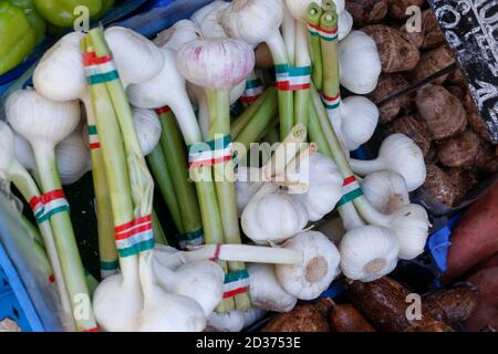 Ail à vendre sur le marché de rue à Prague, République tchèque Banque D'Images