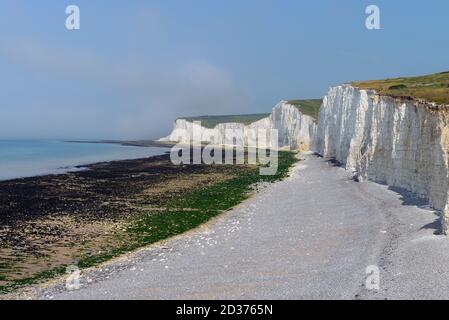 Les sept Sœurs sont une série de falaises de craie à côté de la Manche. Ils font partie du parc national de South Downs à East Sussex, Banque D'Images