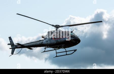 12 septembre 2020, région de Kaluga, Russie. Hélicoptère Aerospatiale AS.350 Ecureuil à l'aéroport Oreshkovo. Banque D'Images