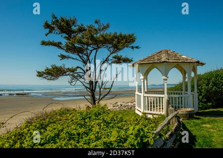 Vue sur le belvédère et la plage au Kalaloch Lodge, dans le parc national olympique, État de Washington, États-Unis. Banque D'Images