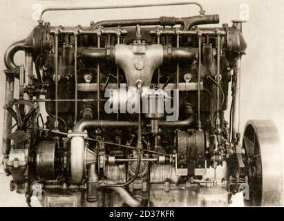 Moteur de 115 ch Daimler de Zeppelin LZ 6, c1909-1910 Banque D'Images