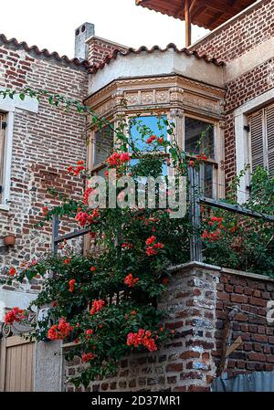 Konak, le centre culturel, artistique et de divertissement de İzmir, est fréquenté par les touristes locaux et étrangers. Banque D'Images