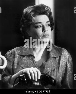 Simone Signoret, Portrait de la tête et des épaules pour le film franco-italien, 'la confession', Français: 'L'aveu', Paramount Pictures, 1970 Banque D'Images