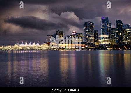 Vue sur Coal Harbour dans le centre-ville de Vancouver Banque D'Images