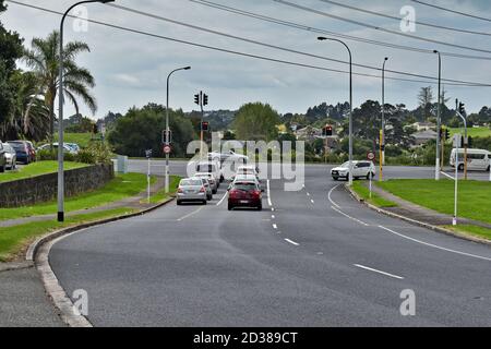 AUCKLAND, NOUVELLE-ZÉLANDE - 01 mars 2019 : Auckland / Nouvelle-Zélande - 20 2019 mars : traversée de Greenmount et Ti Rakau Drive Banque D'Images