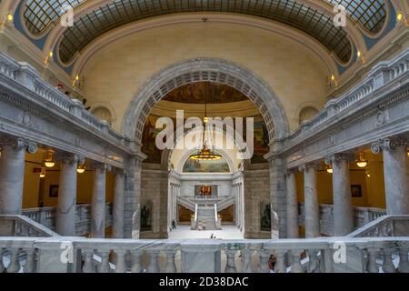 Salt Lake City, UT, États-Unis - 5 août 2019 : les grands couloirs du bâtiment intérieur du Capitole de l'État de l'Utah Banque D'Images