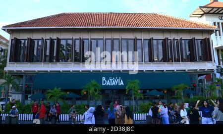 Jakarta, Indonésie - 27 janvier 2020 : café Batavia sur la place Fatahillah dans la vieille ville de Jakarta. Banque D'Images