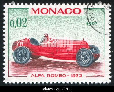 MONACO - VERS 1967 : timbre imprimé par Monaco, montre Alfa Romeo, 1932, vers 1967 Banque D'Images