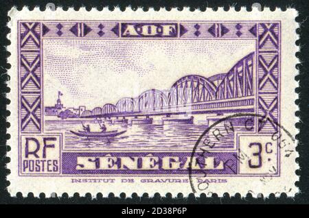 SÉNÉGAL - VERS 1931 : timbre imprimé par le Sénégal, montre le pont Faidherbe, vers 1931. Banque D'Images