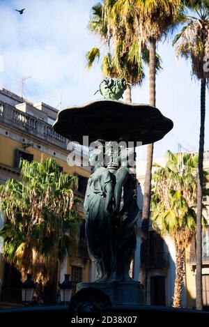 BARCELONE, CATALOGNE / ESPAGNE - 22 JANVIER 2019: Fontaine des trois Grâces à la Plaça Reial, Barcelone, Espagne. Architecte Antoni Rovira i Trias (1876) Banque D'Images