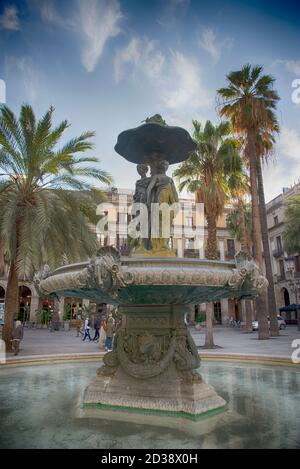 BARCELONE, CATALOGNE / ESPAGNE - 22 JANVIER 2019: Fontaine des trois Grâces à la Plaça Reial, Barcelone, Espagne. Architecte Antoni Rovira i Trias (1876) Banque D'Images