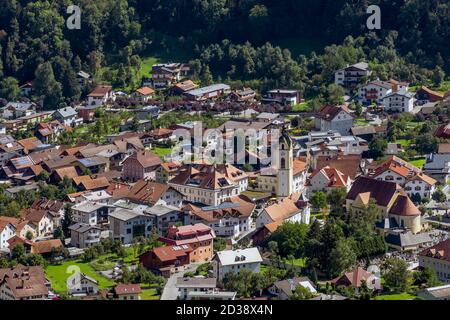 Vue aérienne de Zams, une municipalité du district de Landeck dans l'État autrichien du Tyrol, Autriche Banque D'Images