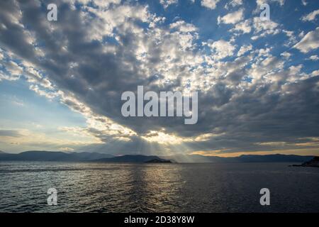 Voilier voyageant à Saronic gulf, Grèce Banque D'Images