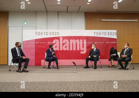 Tokyo, Japon. 8 octobre 2020. Sebastian COE, président du World Athletics (2e L) et Jon Ridgeon, PDG du World Athletics (1er L) rencontrent le Comité d'organisation des Jeux Olympiques et Paralympiques de Tokyo (Tokyo 2020), le Président Yoshiro Mori (3e R) et le Président de Tokyo 2020, Toshiro Muto (1er R), à Chuo City, Tokyo, Japon, le 8 octobre 2020. Credit: Du Xiaoyi/Xinhua/Alay Live News Banque D'Images