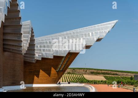 LaGuardia, Espagne - 6 août 2020 : vignoble Ysios à Alava, pays basque. Le bâtiment futuriste a été conçu par le célèbre architecte Santiago Calatrava Banque D'Images