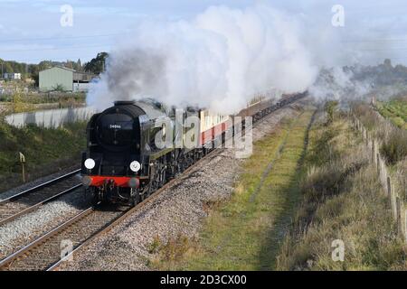 Bulleid West Country Class Steam Locomotive 34046 Braunlworking the Severn Valley Enterprise Railtour à travers Staffordshire le 7 octobre 2020 Banque D'Images