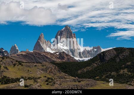 Vue sur le Mont Fitz Roy lors d'une belle journée d'été Banque D'Images