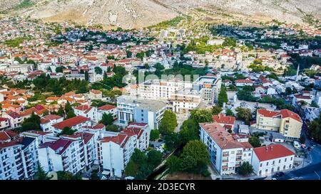 Vue panoramique de Mostar, Bosnie-Herzégovine. Banque D'Images