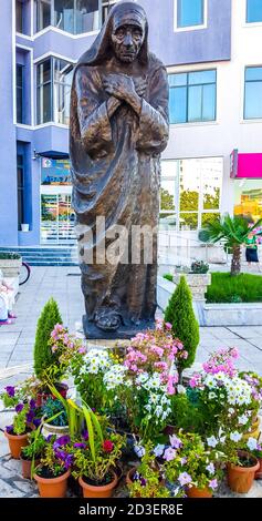 Statue de mère Teresa au centre de la ville. Shkoder, Albanie Banque D'Images