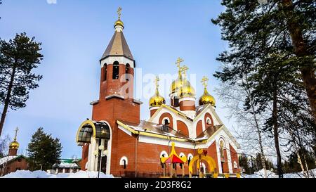 Église orthodoxe de l'Archange Michael. Noyabrsk, Sibérie occidentale, Russie Banque D'Images