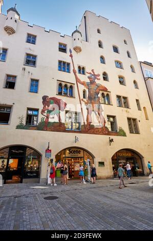 Murale sur la Maison Goliath de Regensburg, Bavière, Allemagne Banque D'Images