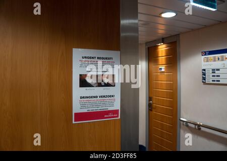 Affiche à bord du Stena Line Ferry demandant aux passagers de placer la literie sur le sol lorsqu'ils ont quitté les cabines afin de réduire les risques pour le personnel du virus Corona. Royaume-Uni OC Banque D'Images