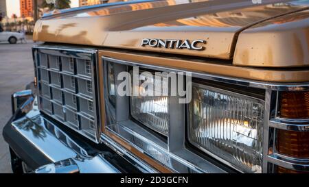 Doha,Qatar- 3 mars 2020 :1977 voitures classiques Bonneville vintage de Pontiac Banque D'Images