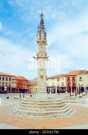 Pilori gothique. Villalon de Campos, province de Valladolid, Castilla Leon, Espagne. Banque D'Images