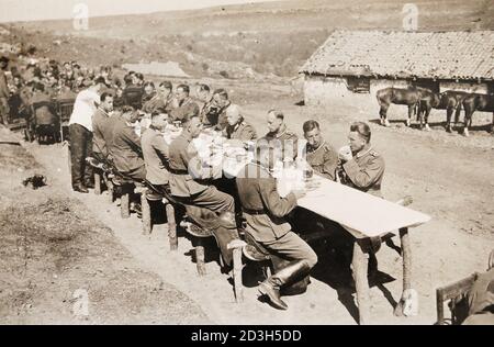 Déjeuner pour les officiers allemands pendant la Seconde Guerre mondiale Banque D'Images