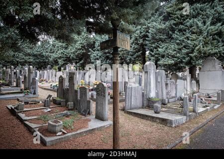 Le 06/10/2020, Lyon, Auvergne-Rhône-Alpes, France. Ancien cimetière de la Guillotière avant la fête catholique de tous les Saints. Banque D'Images