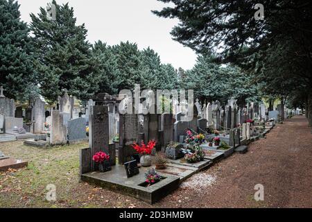 Le 06/10/2020, Lyon, Auvergne-Rhône-Alpes, France. Ancien cimetière de la Guillotière avant la fête catholique de tous les Saints. Banque D'Images