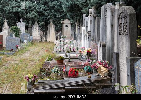 Le 06/10/2020, Lyon, Auvergne-Rhône-Alpes, France. Ancien cimetière de la Guillotière avant la fête catholique de tous les Saints. Banque D'Images