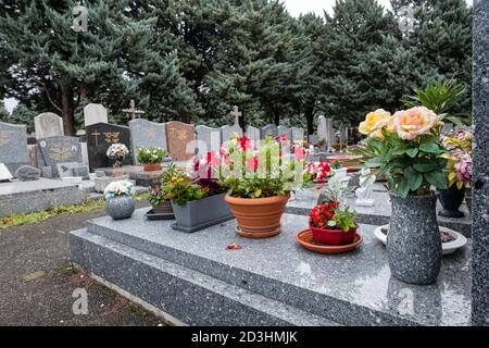 Le 06/10/2020, Lyon, Auvergne-Rhône-Alpes, France. Ancien cimetière de la Guillotière avant la fête catholique de tous les Saints. Banque D'Images