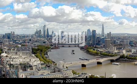 Image panoramique de Londres, vue à l'est de Trafalgar Square vers Waterloo Bridge Banque D'Images