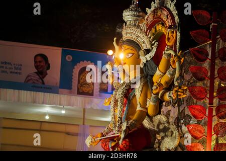 Bengale-Occidental, Inde, 11 octobre 2019 : personnes célébrant Durga Puja. Déesse Durga idol allant pour l'immersion le jour de bijaya dashami. Fête indienne Banque D'Images